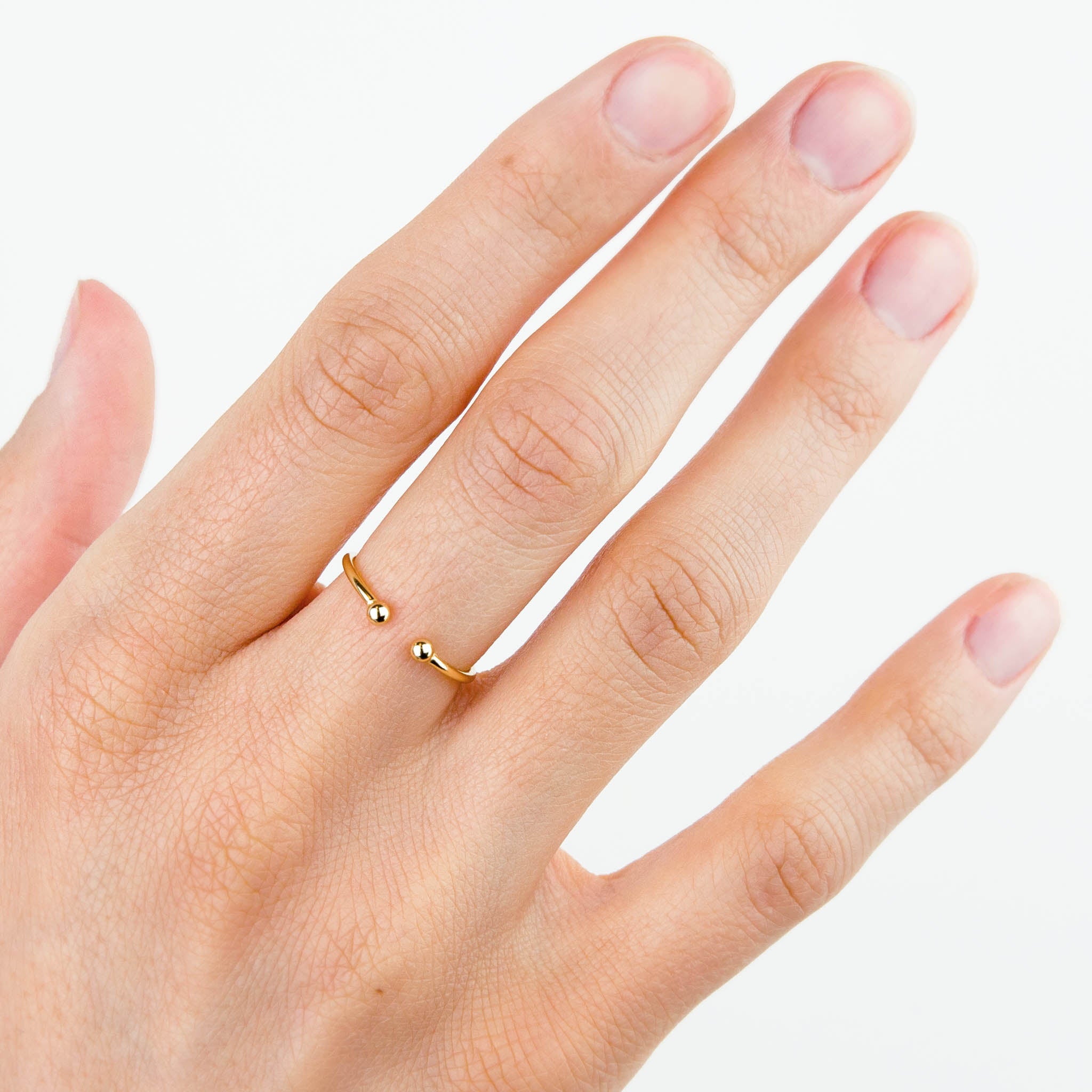 thin gold band ring